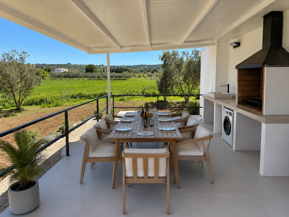 Patio exterior con barbacoa