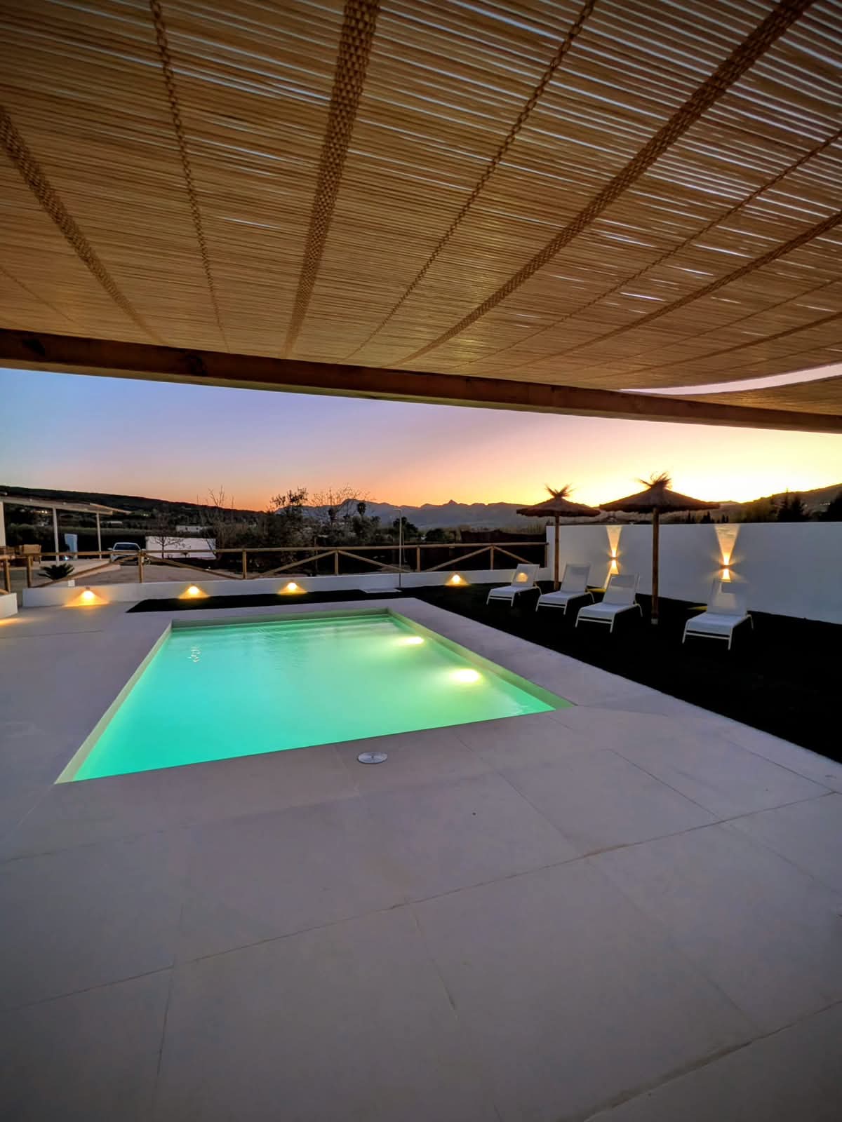 Piscina al atardecer