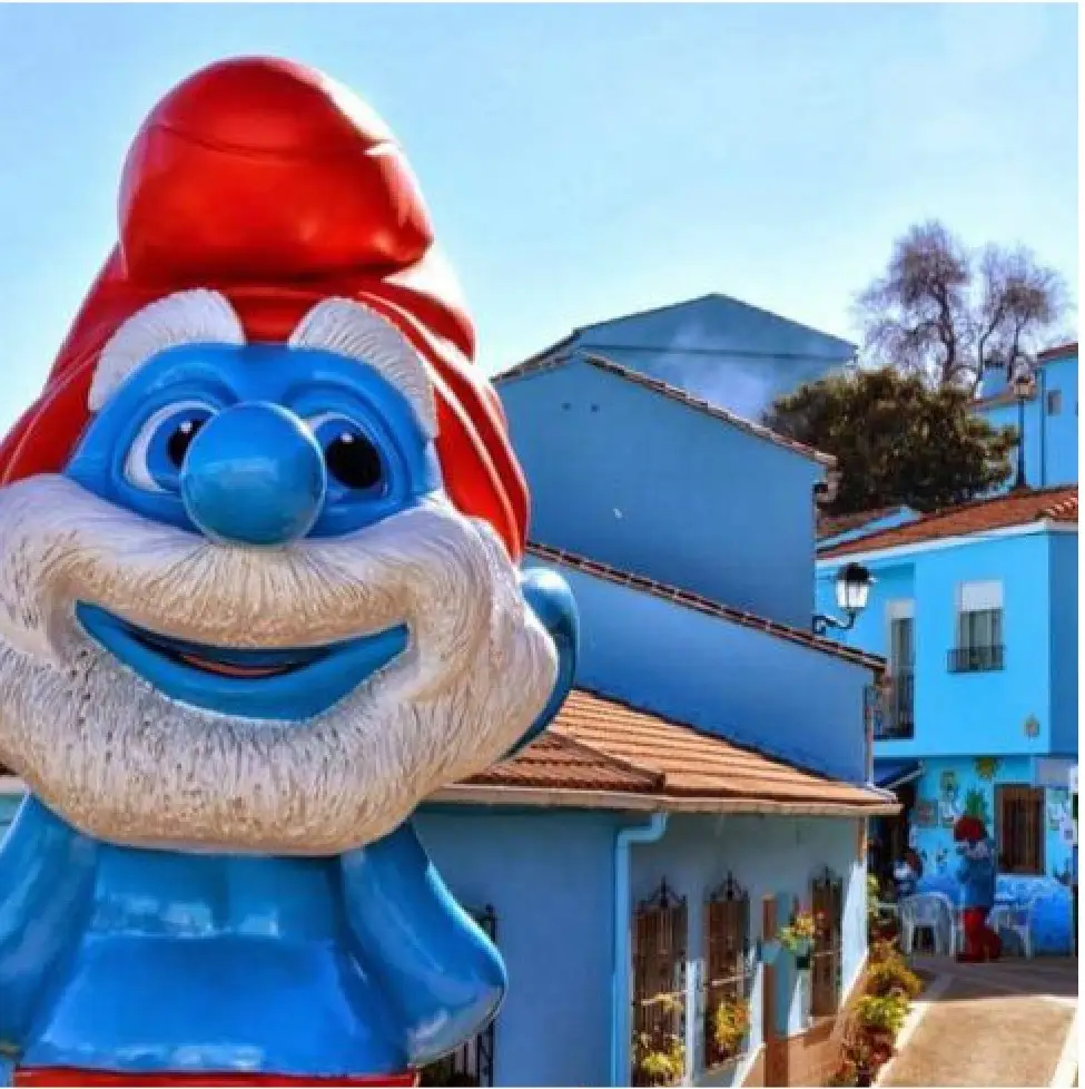 Figura de Papá Pitufo en Júzcar, la Aldea Azul